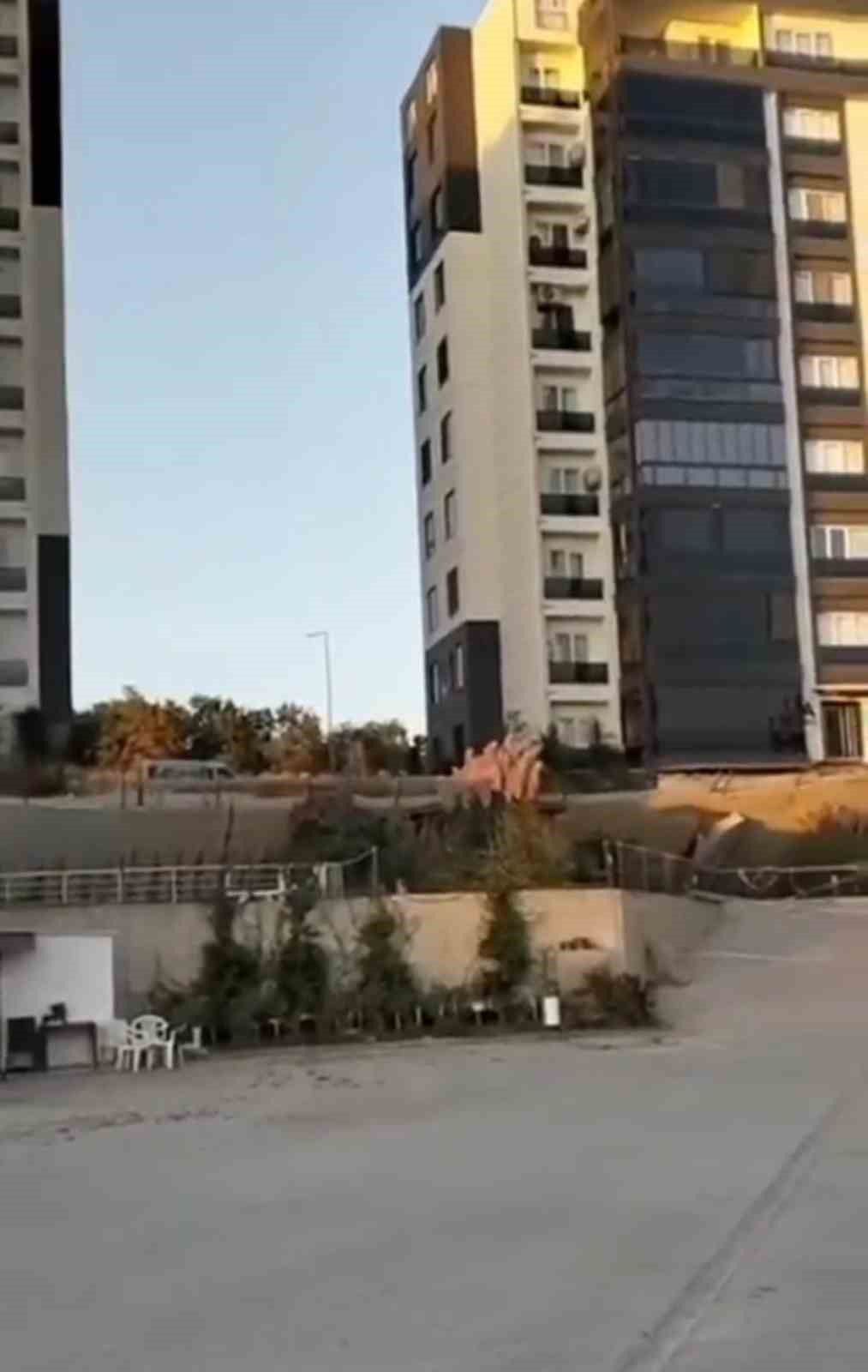 Bursa&rsquo;da yeni sitenin istinat duvarı b&ouml;yle &ccedil;&ouml;kt&uuml;
