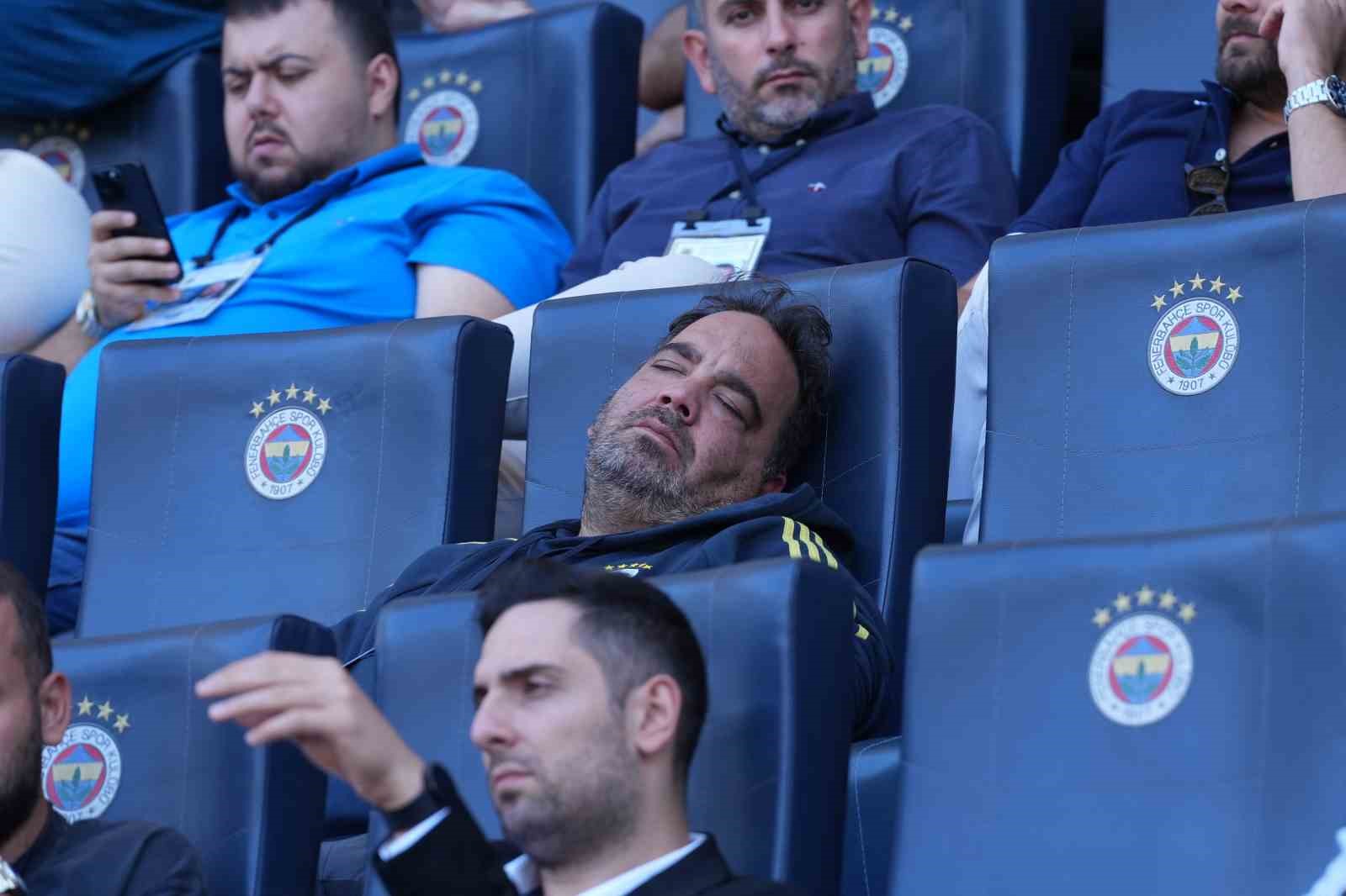 Hakan Bilal Kutlualp, yoğun ilgiyle karşılandı