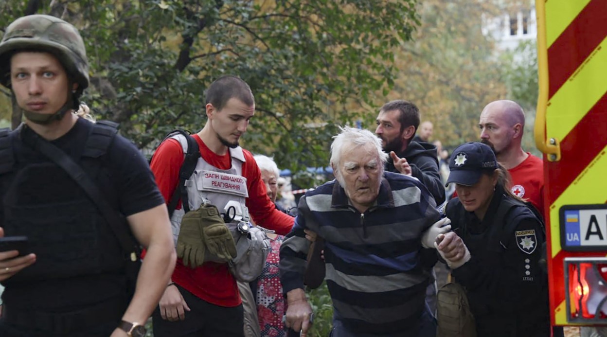 Rusya'dan Ukrayna'ya yoğun hava saldırısı: 3 ölü