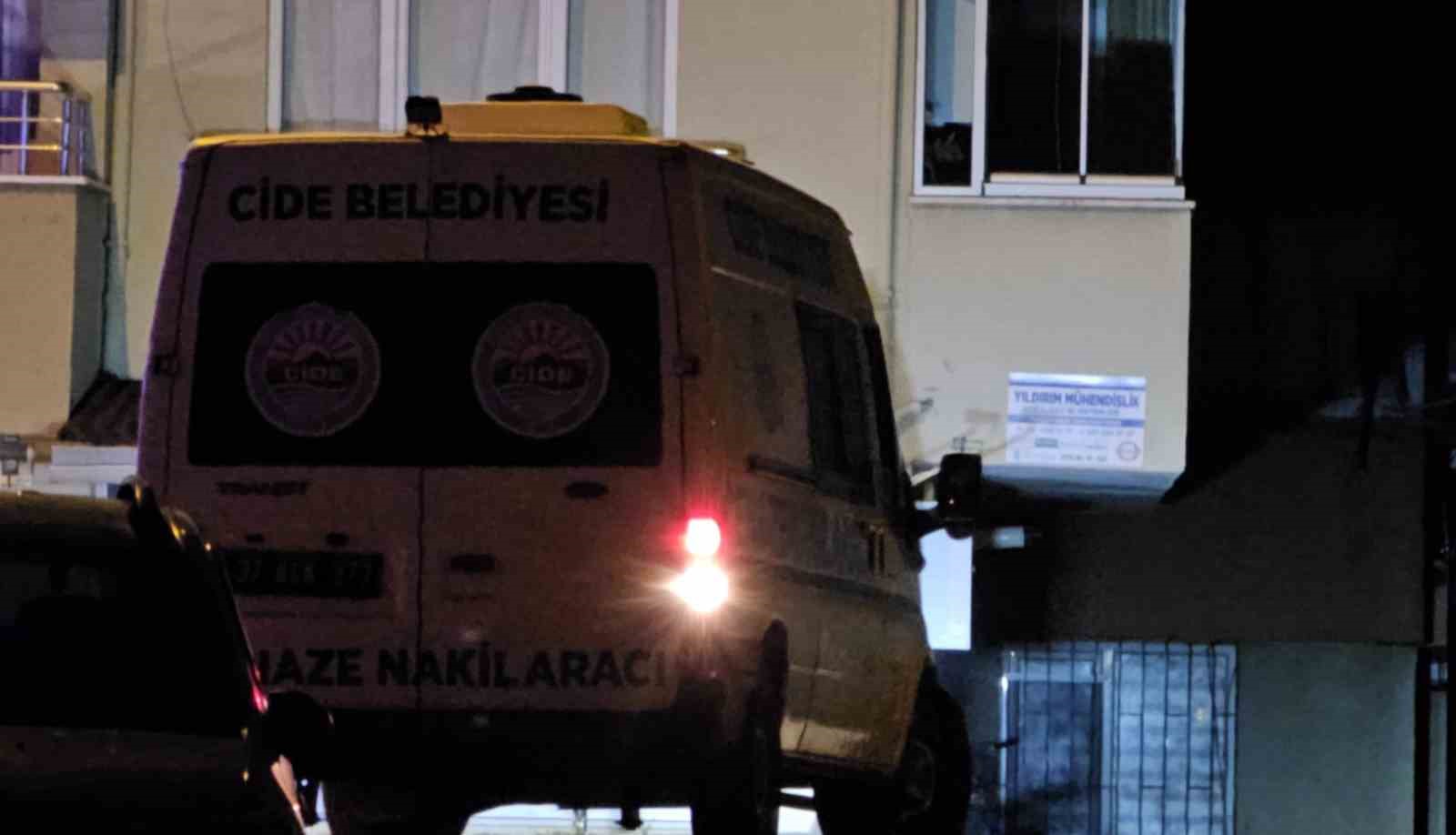 &Ccedil;ocuklarının haber alamadığı kadın evinde &ouml;l&uuml; bulundu
