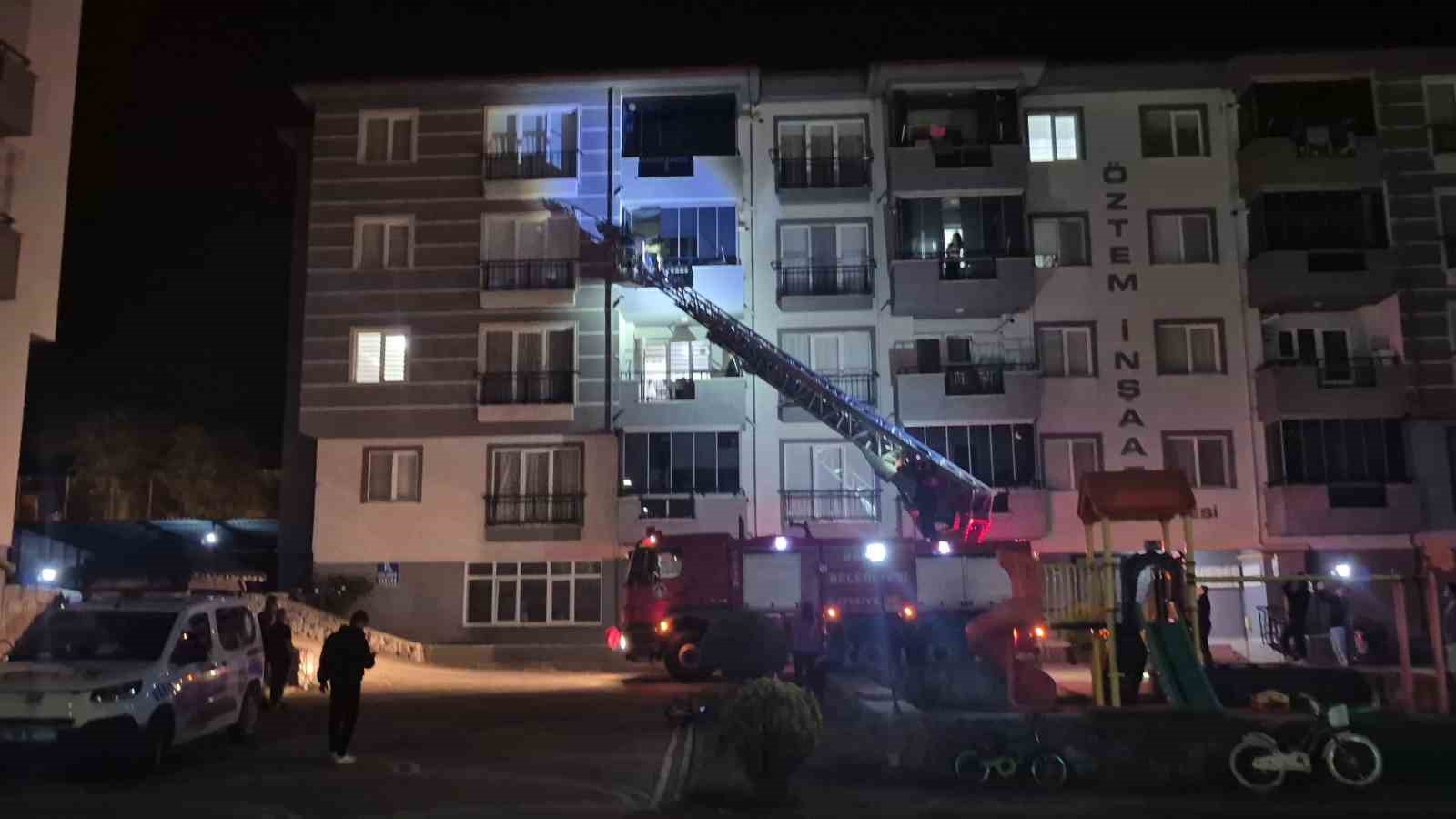 Evinde uykuya dalan çocuk mahalleyi ayağa kaldırdı