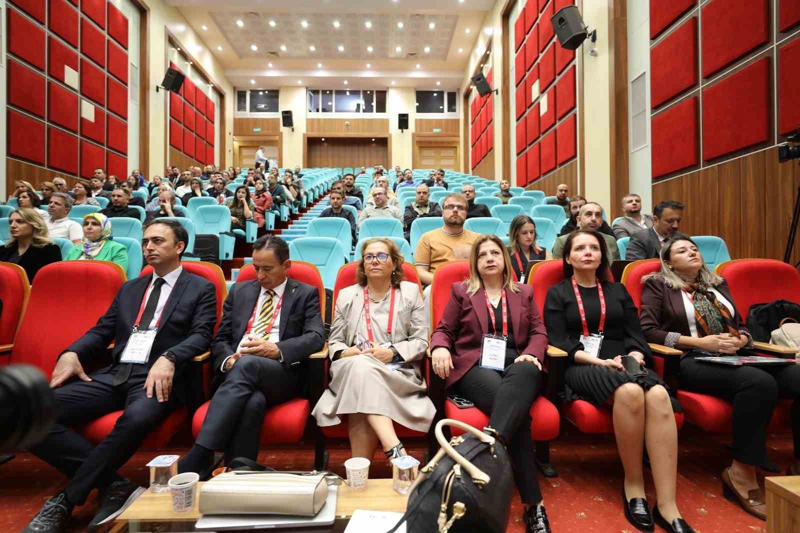 Elazığ’da Ekstrakorporeal Organ Destek Tedavilerinde Güncel Yaklaşımlar toplantısı
