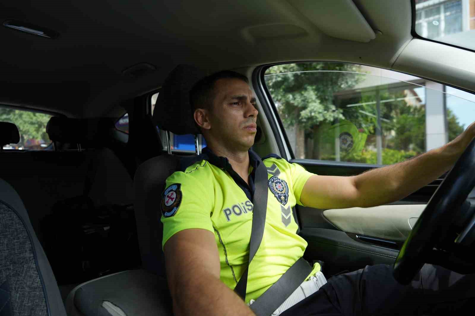 Gündüz polislik akşam boksörlük yapıyor