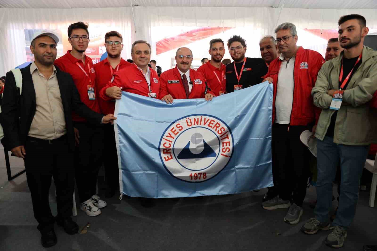 Rektör Altun, TEKNOFEST’te teknoloji tutkunları ile buluştu