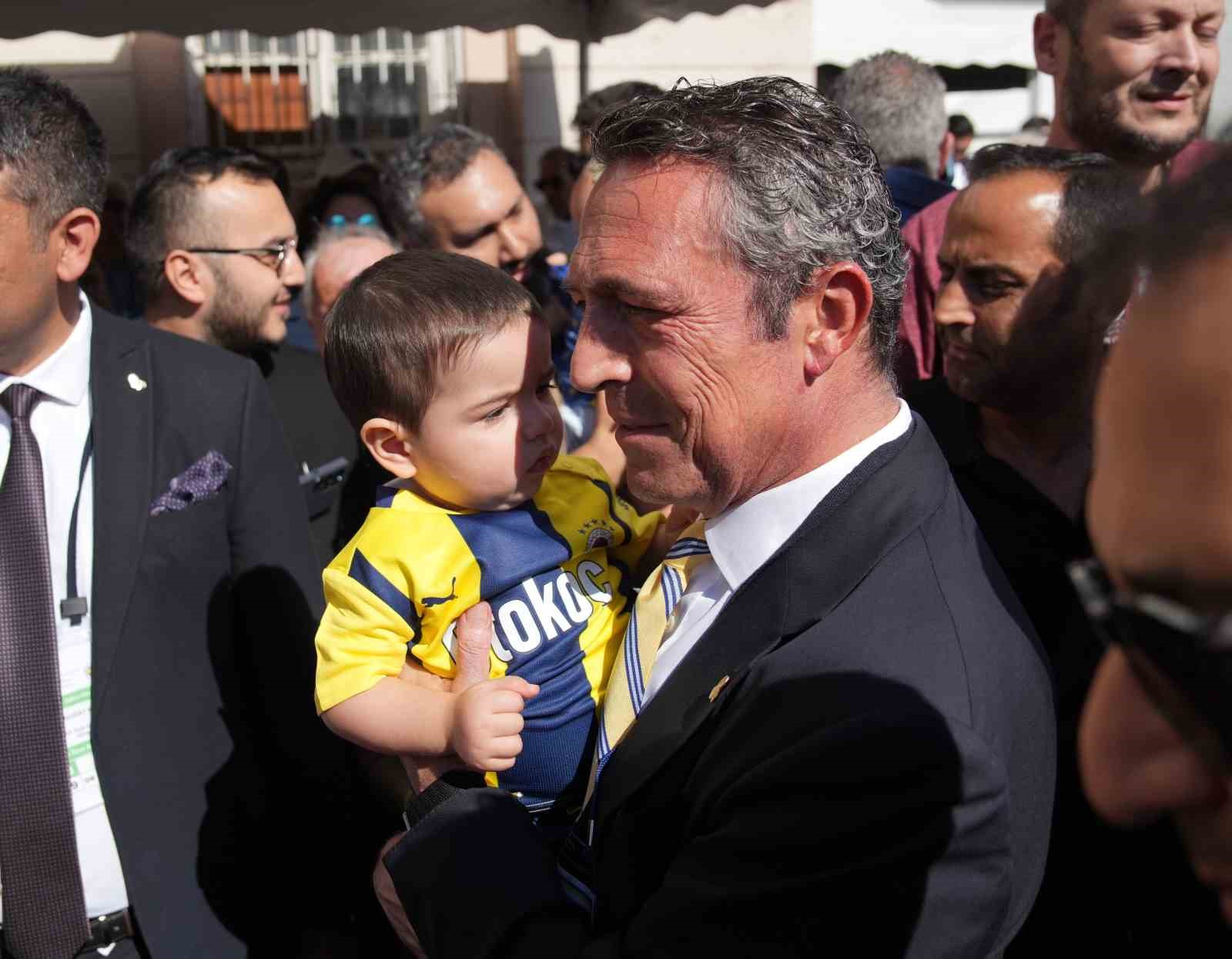 Ali Koç’a kongre üyelerinden yoğun ilgi