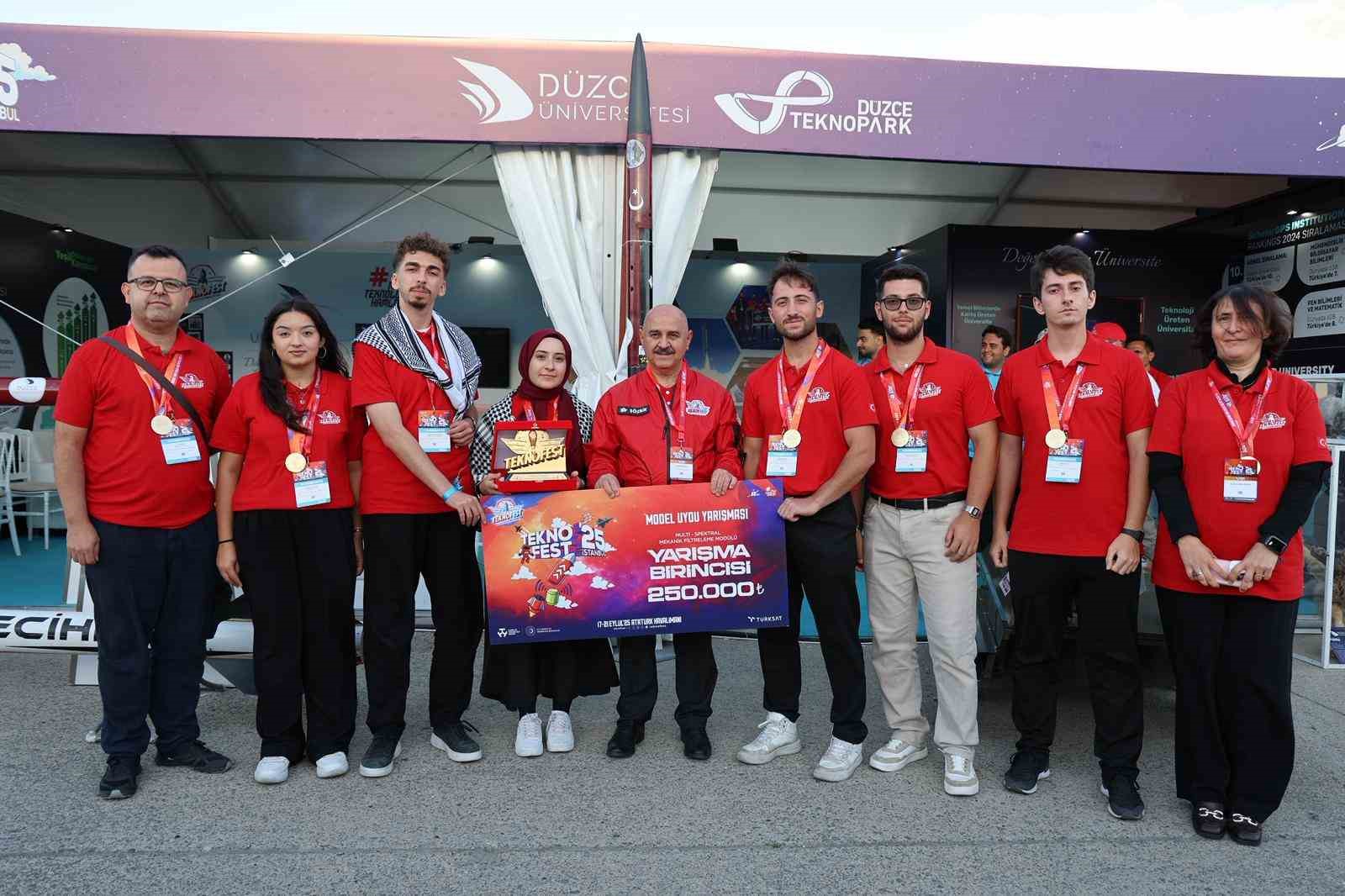 Düzce Üniversitesi öğrencileri TEKNOFEST 2025’te zirvede

