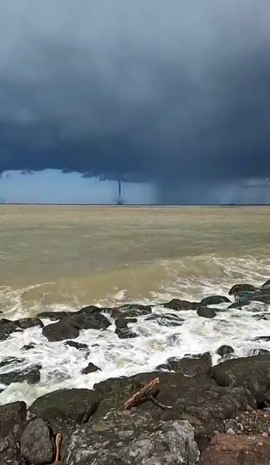 Giresun a&ccedil;ıklarında hortum paniği
