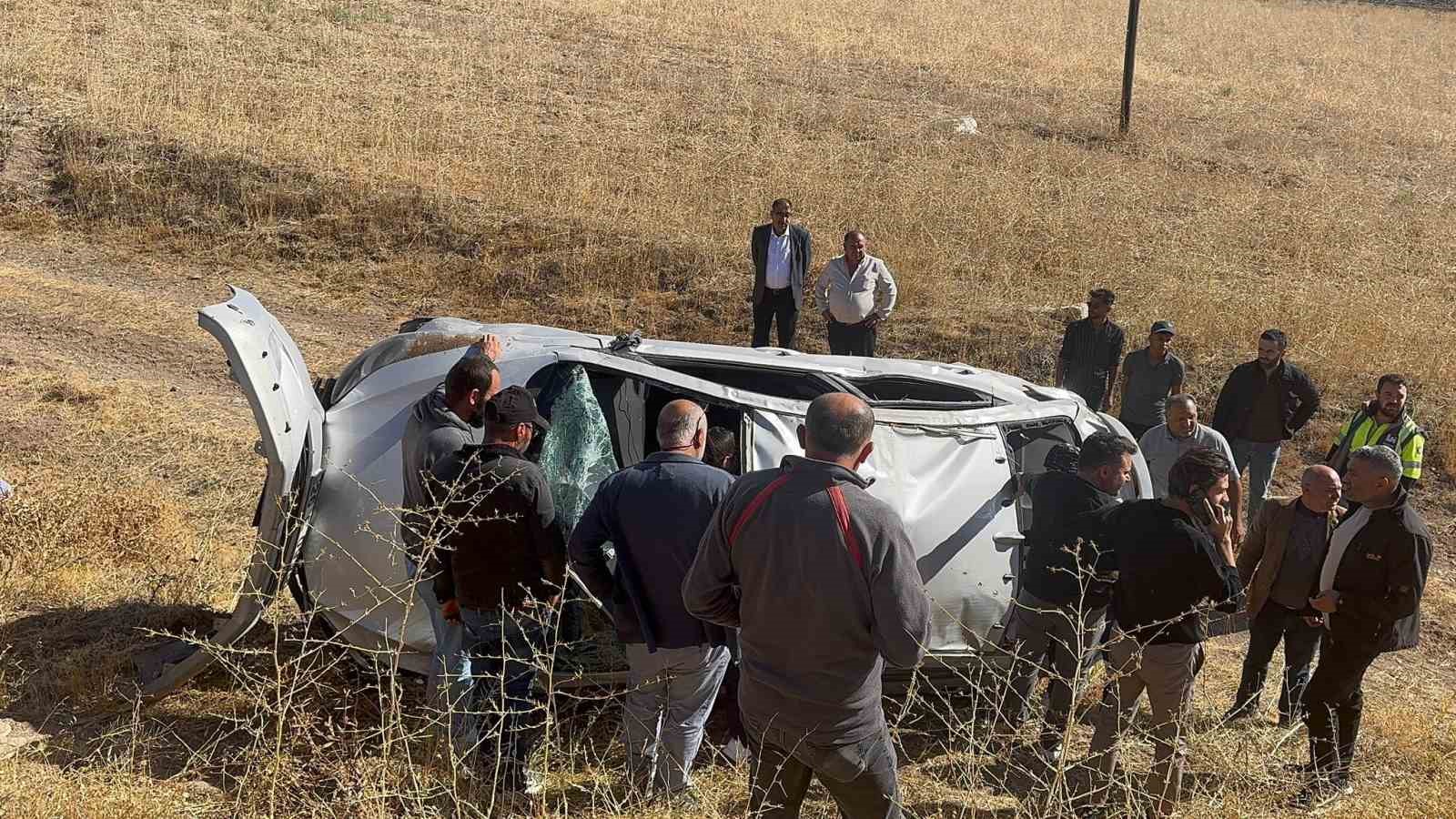 Şarampole u&ccedil;an otomobildeki 4 kişi yaralandı
