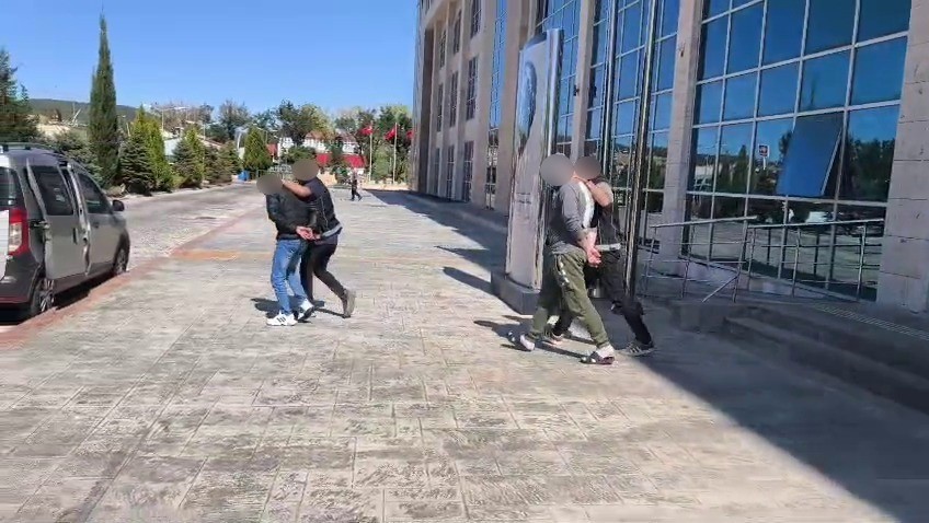 Uşak&rsquo;ta uyuşturucu operasyonu: 4 tutuklama
