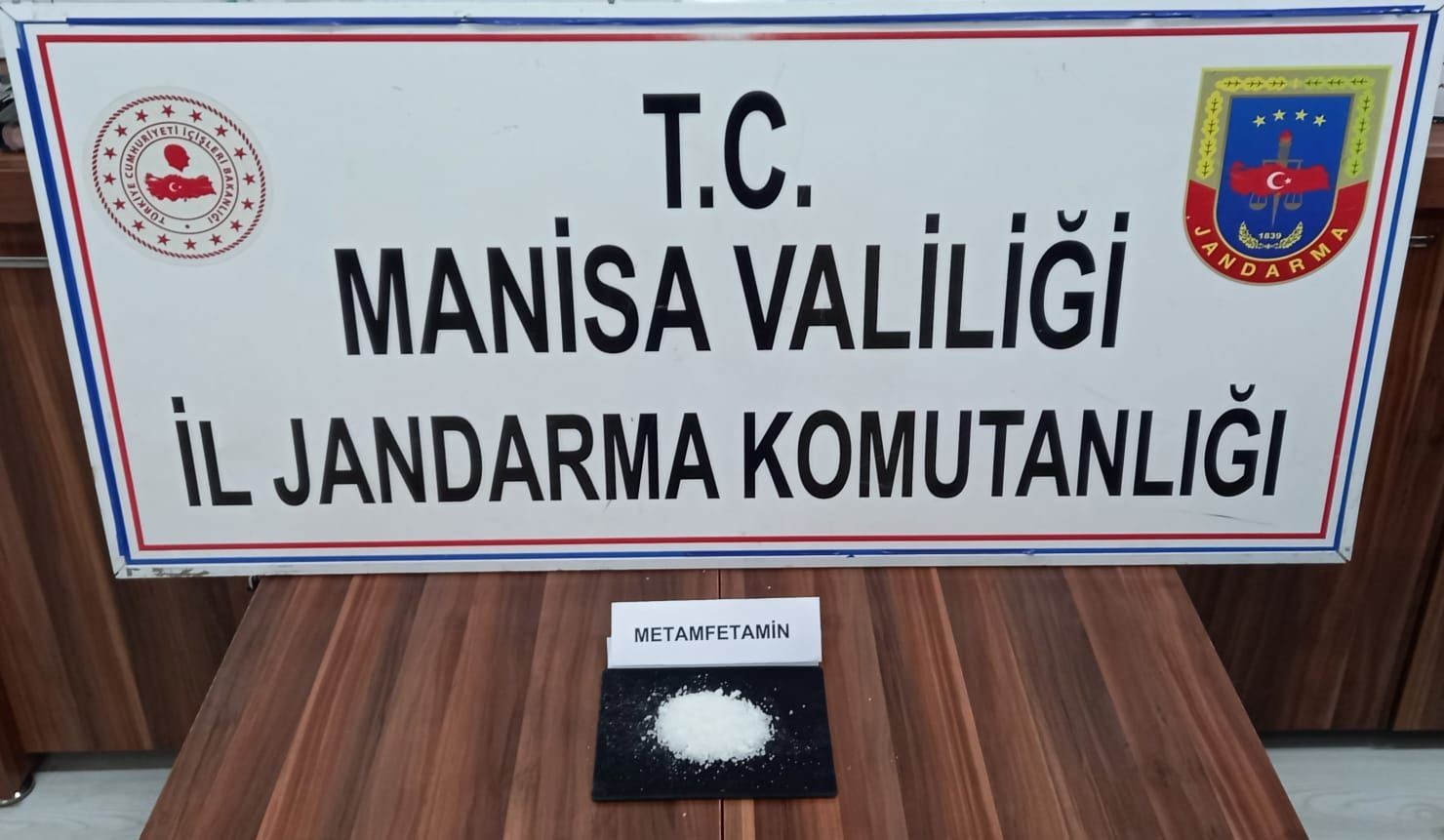 Manisa&rsquo;da uyuşturucu operasyonu: 2 g&ouml;zaltı
