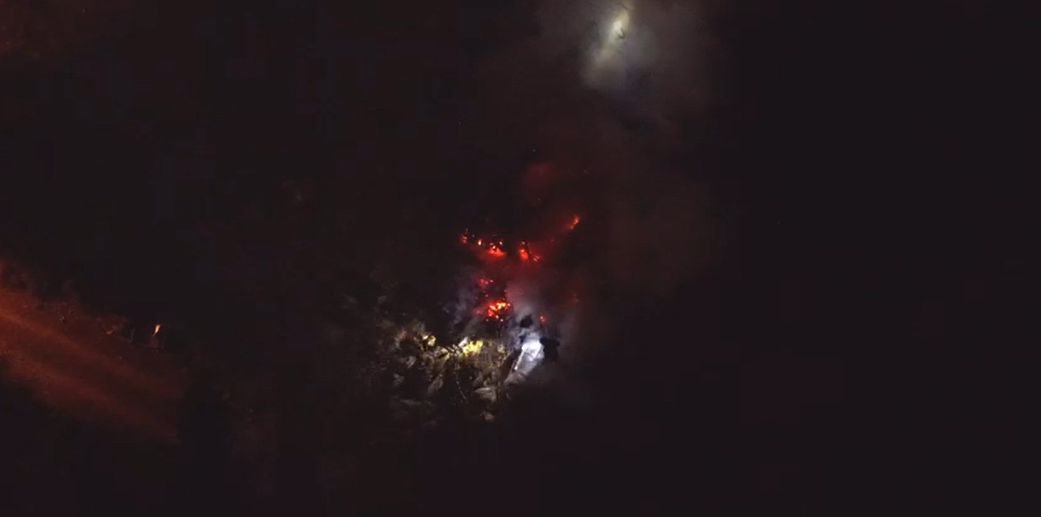 Kocaeli&rsquo;de ormanlık alandaki baraka alev alev yandı
