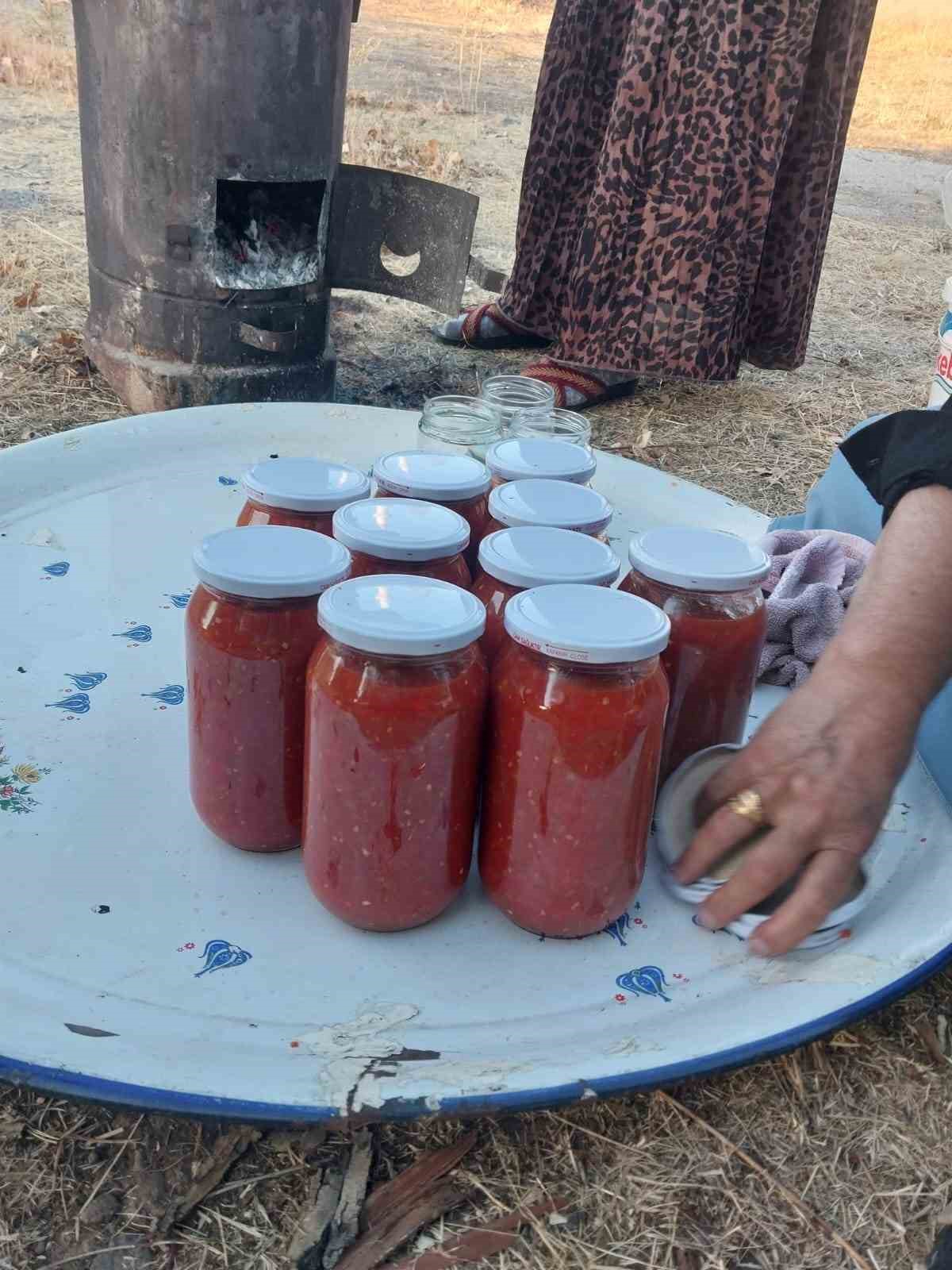 Ağrı’da kadınların kışlık menemen mesaisi başladı