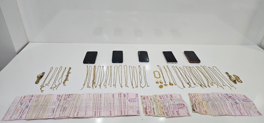 Kuyumcuları sahte altınla dolandırdılar, yakalandılar