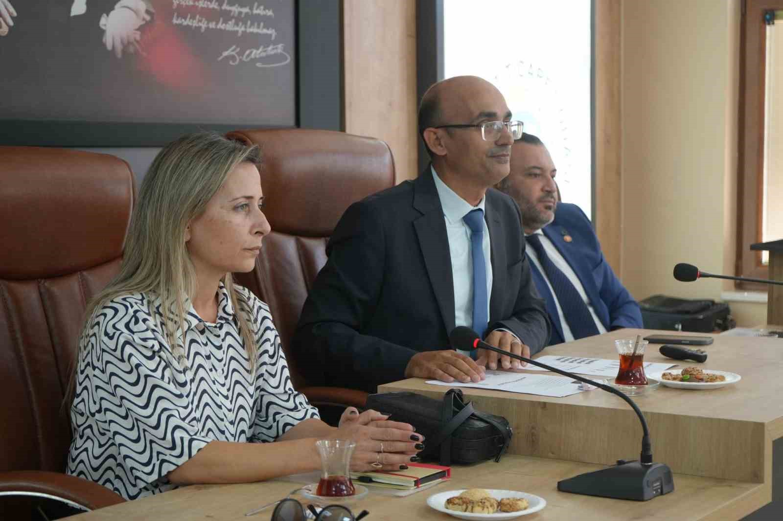 Edremit MYO Danışma Kurulu Kamu, yerel ve sektör temsilcileriyle ilk buluşmasını yaptı
