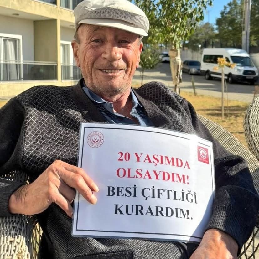 Tekirdağ’da huzurevi sakinlerinden gençlere pankartlı mesaj: "20 yaşımda olsaydım"