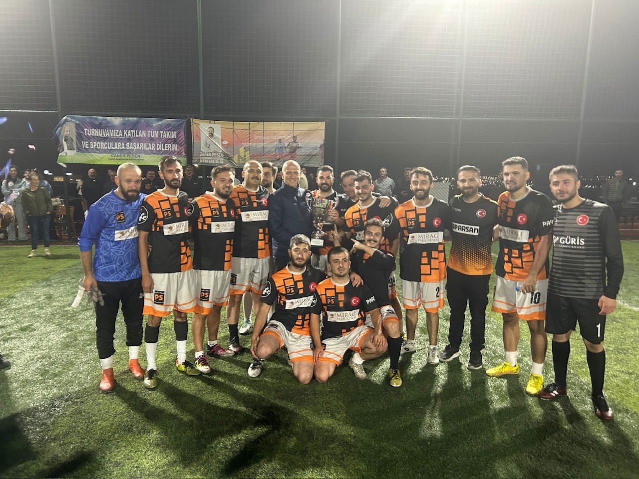 Parsan futbol takımı şampiyon oldu