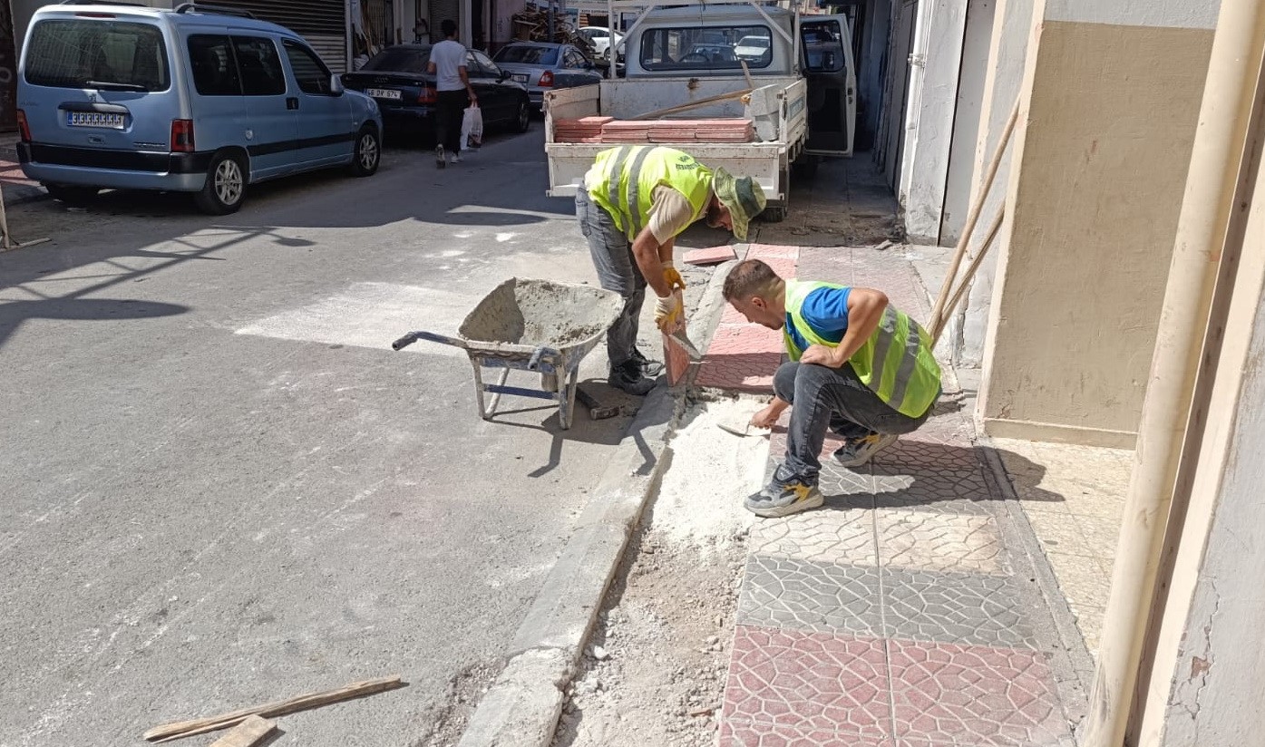 Akdeniz’de yol ve sokak yenileme çalışmaları sürüyor