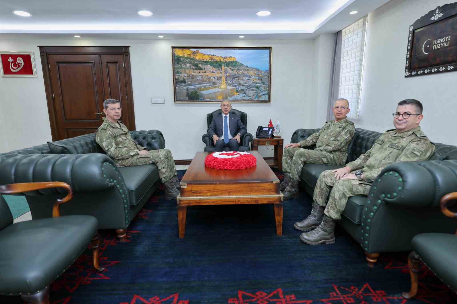 2. Ordu Komutanı Korgeneral Topaloğlu, Mardin Valisi Akkoyun ile bir araya geldi
