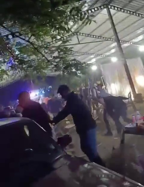 Nişan eğlencesinde sandalyeler havada u&ccedil;uştu: 6 yaralı
