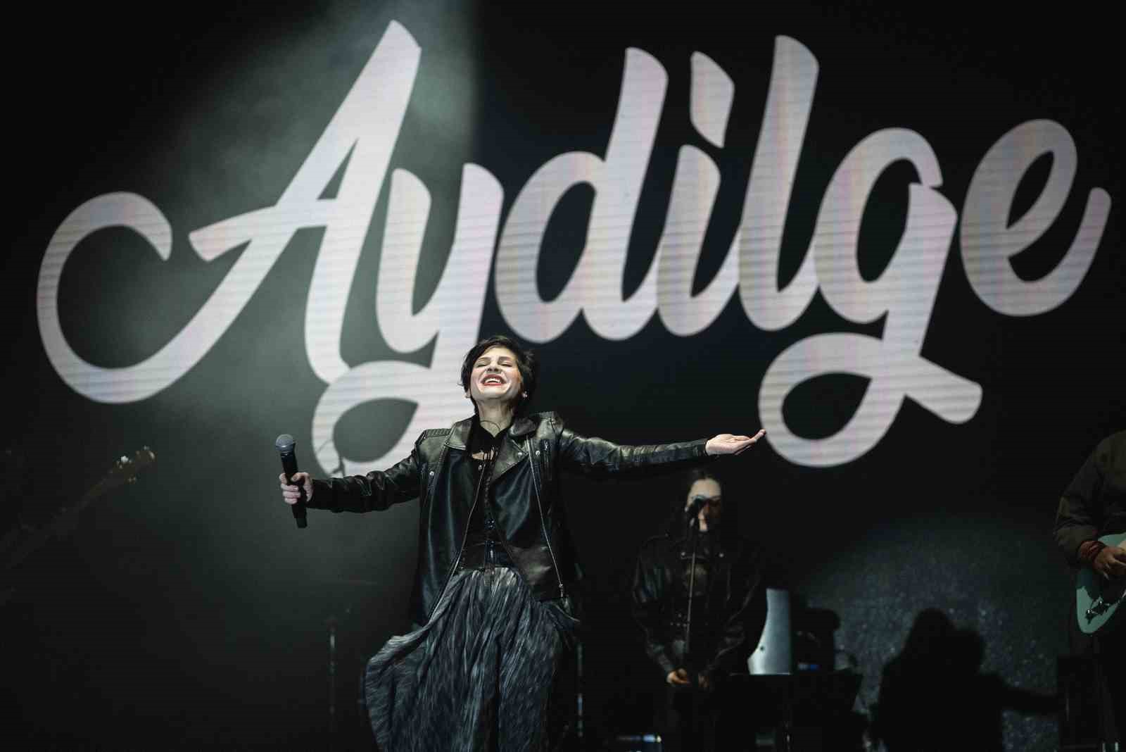 Bingöl ’Bir Anadolu Şenliği’nde Aydilge’den Gazze’ye destek masajı