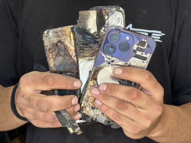 Binlerce liralık telefon bir anda alev aldı