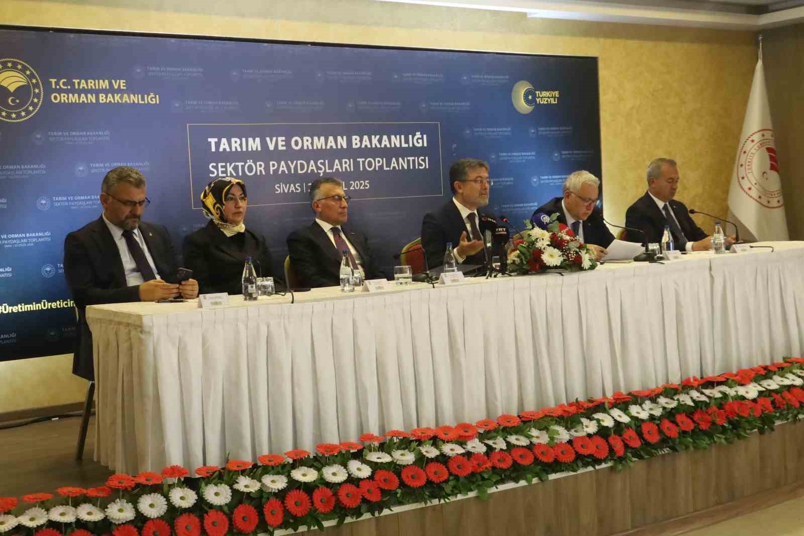 Bakan Yumaklı: "Sektörümüze yönelik bu dezenformasyonlar bizlerin moralini bozmuyor"
