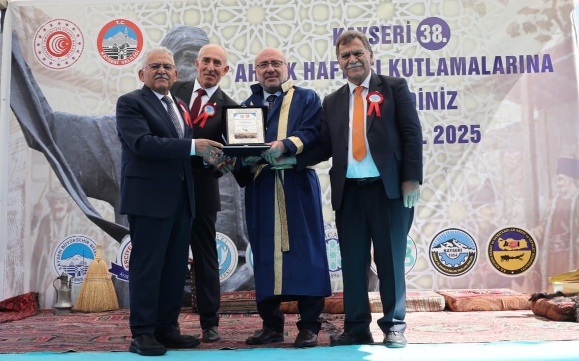 KAYÜ Rektörü Karamustafa’ya ’2025 Yılı Ahilik Özel Ödülü’ verildi