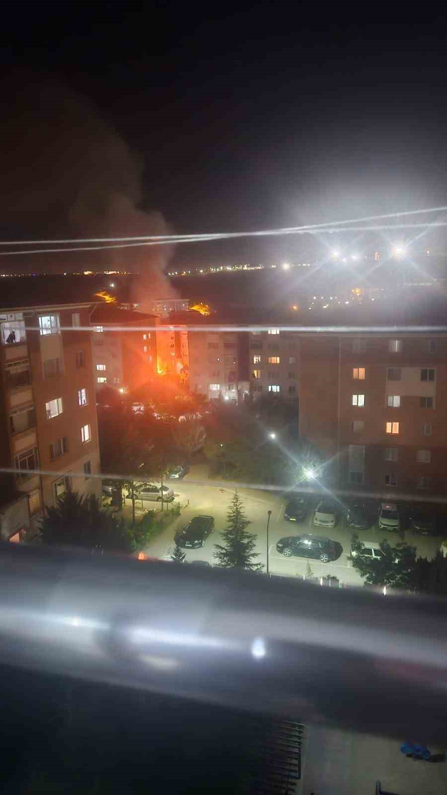 Ankara&rsquo;da arızalanan kamyon yandı
