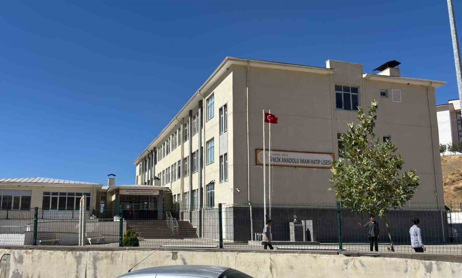 Okulda hem elektrik hem de sular yok