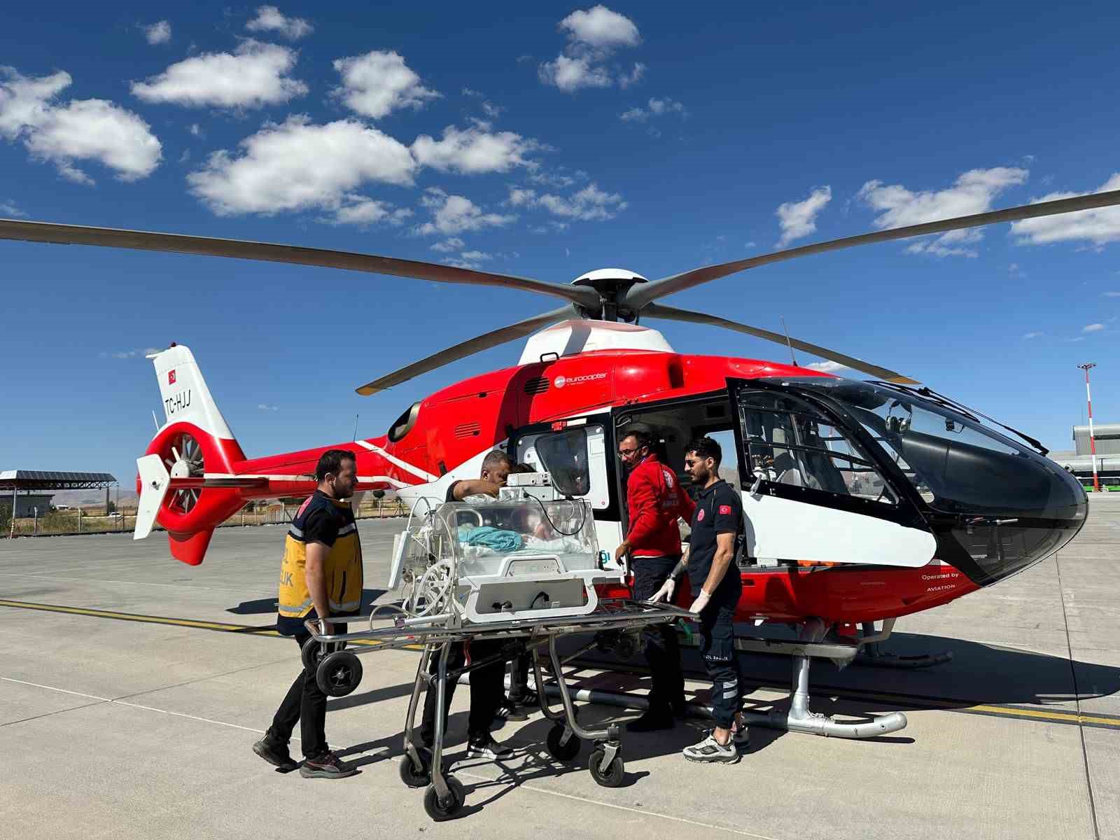 Yenidoğan hasta i&ccedil;in helikopter ambulans havalandı
