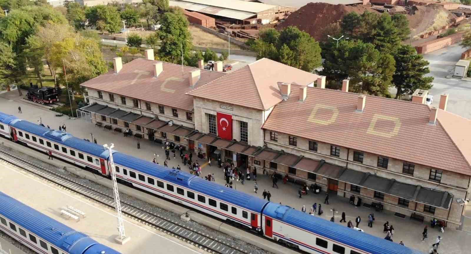 Bu gara ilk tren 1938 yılında ulaştı
