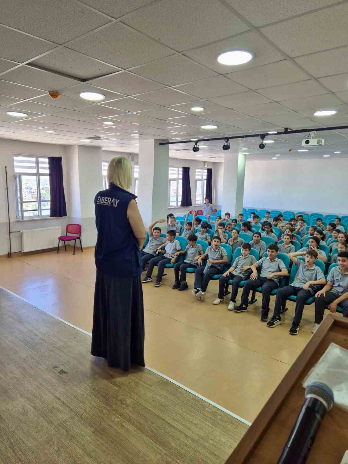 SİBERAY ile çocuklar güvenli İnternete adım atıyor