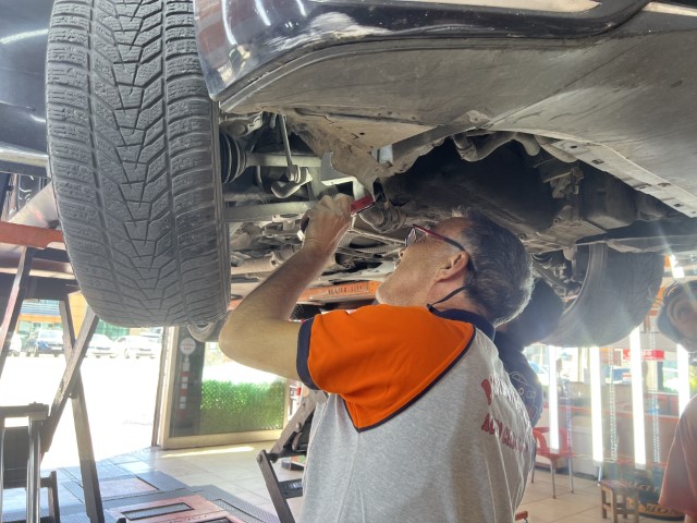 Tam 7 araçtan parça birleştirip bir otomobil yaptılar