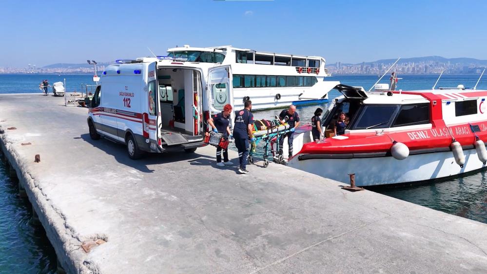 Denizin ortasından kıyıya umut taşıyorlar