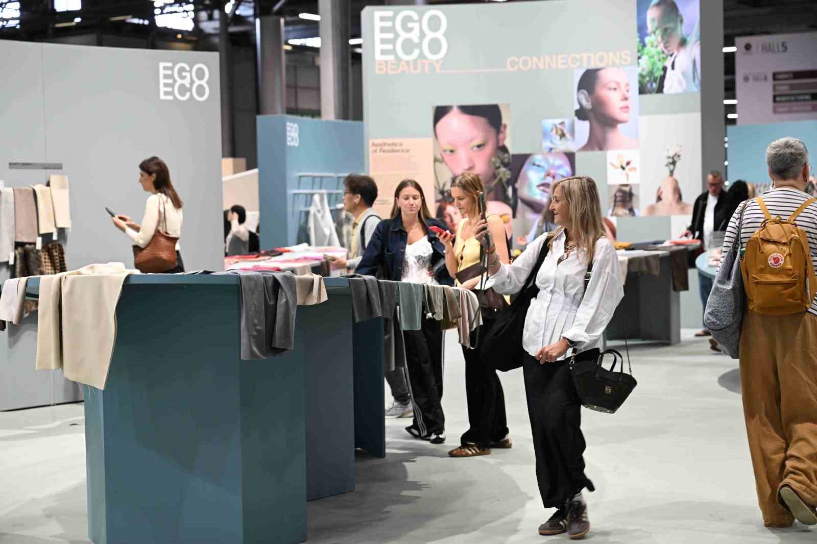 Bursa Kumaşları Paris&rsquo;te gen&ccedil; tasarımcıların vizyonuyla hayat buldu
