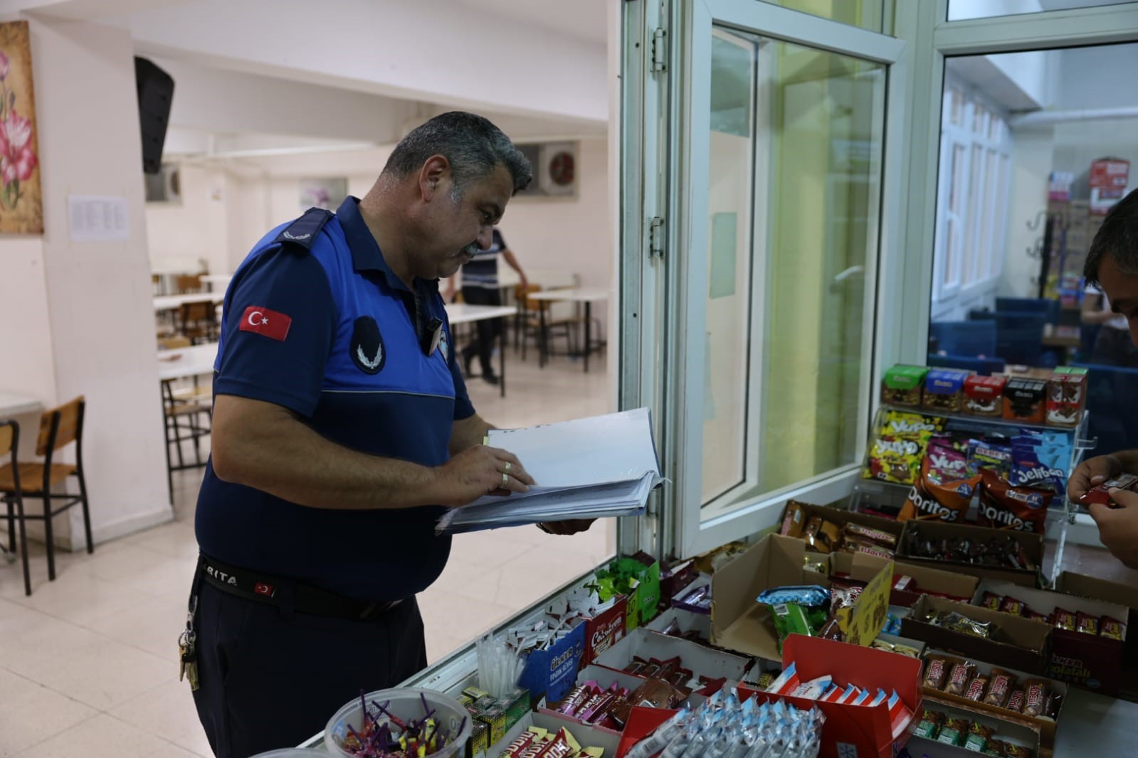 Çivril Belediyesi öğrencilerin sağlığını korumak için kantin denetimlerini sürdürüyor
