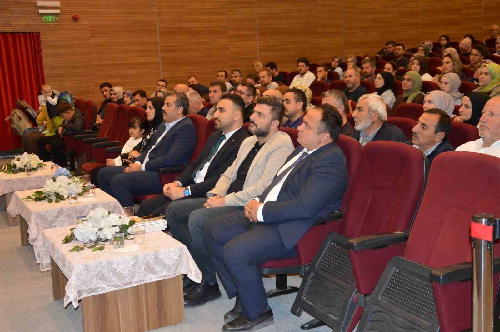 Nurullah Genç: "Yola çıkın ama yoldan çıkmayın"