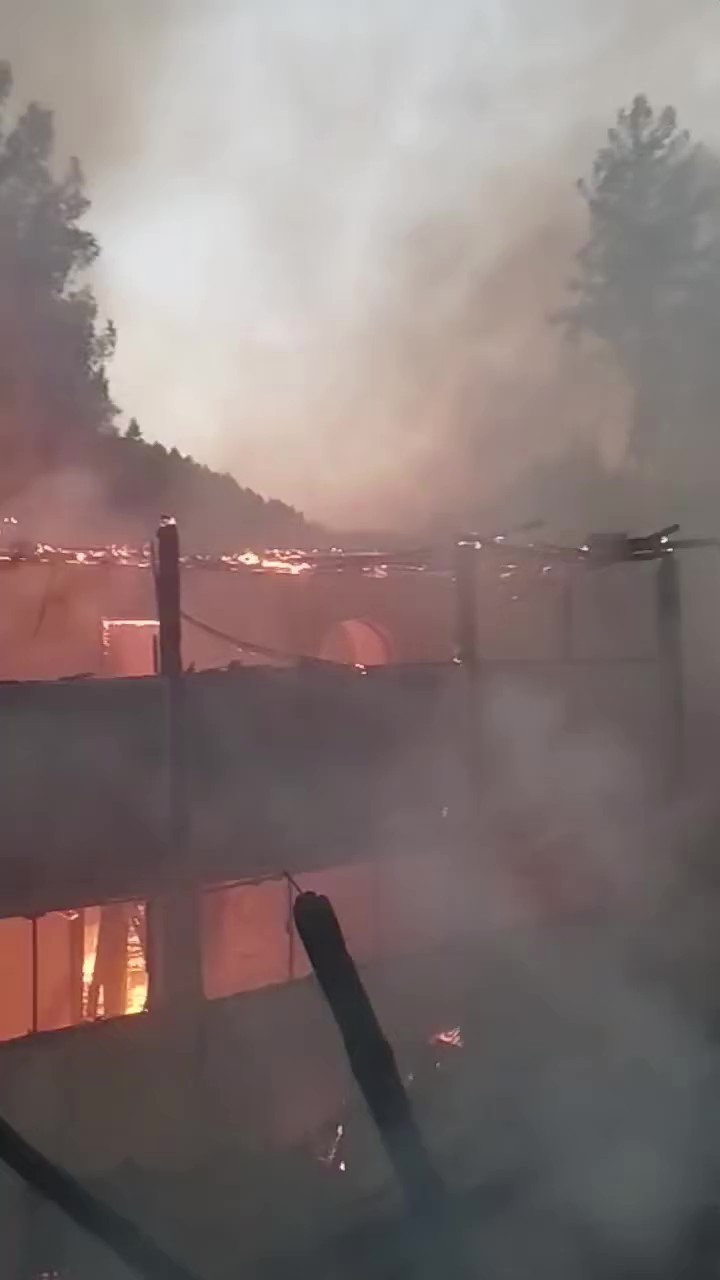 Camiyi k&uuml;l eden yangının g&ouml;r&uuml;nt&uuml;s&uuml; ortaya &ccedil;ıktı
