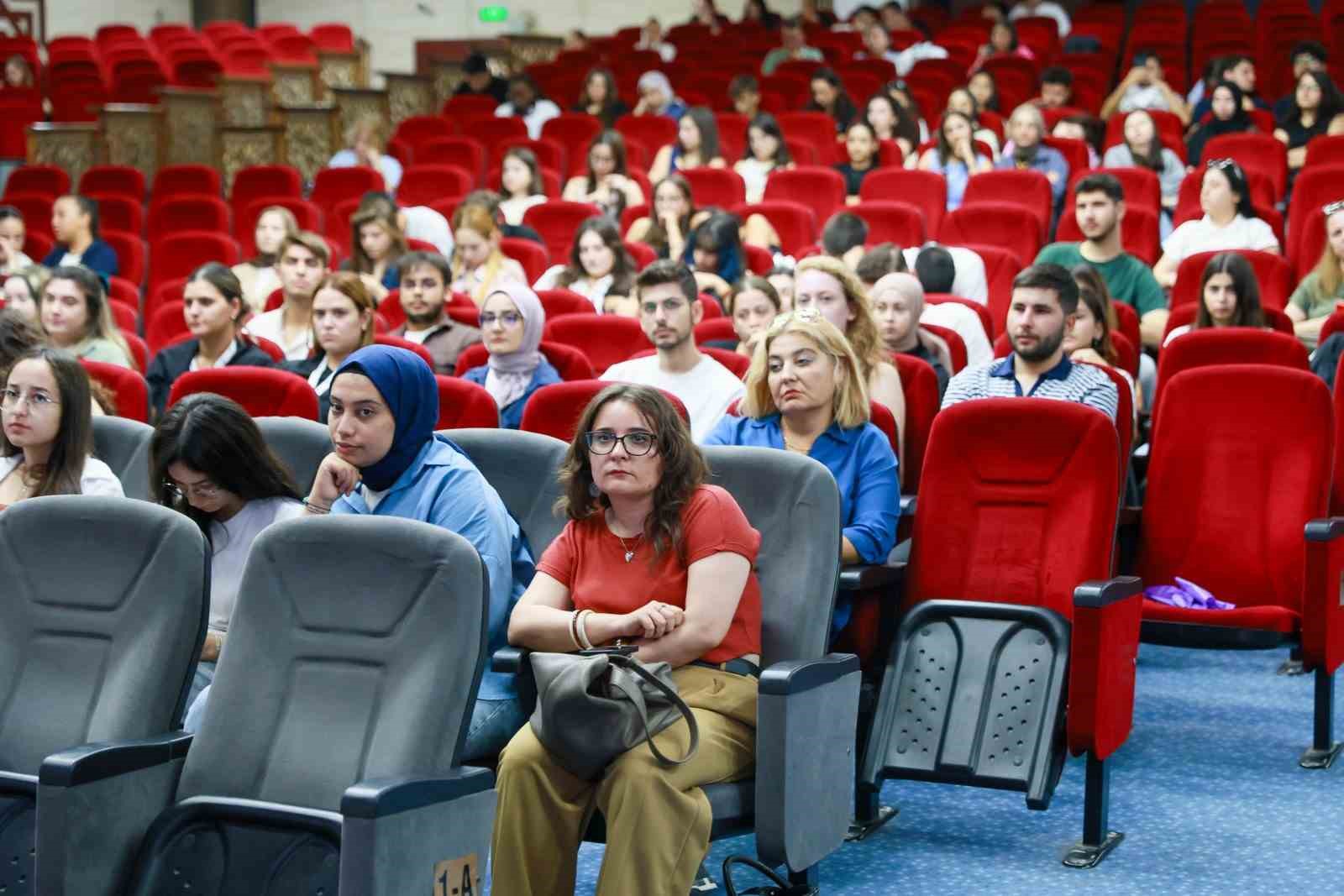 Uzmanlar Alzheimer’i anlattı
