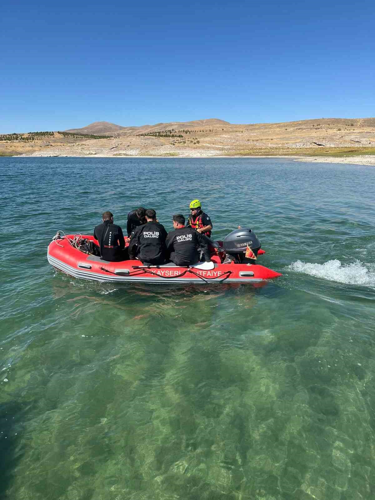 Tatbikat gereği barajda boğulan 2 şahıs polis ekipleri tarafından sudan çıkarıldı