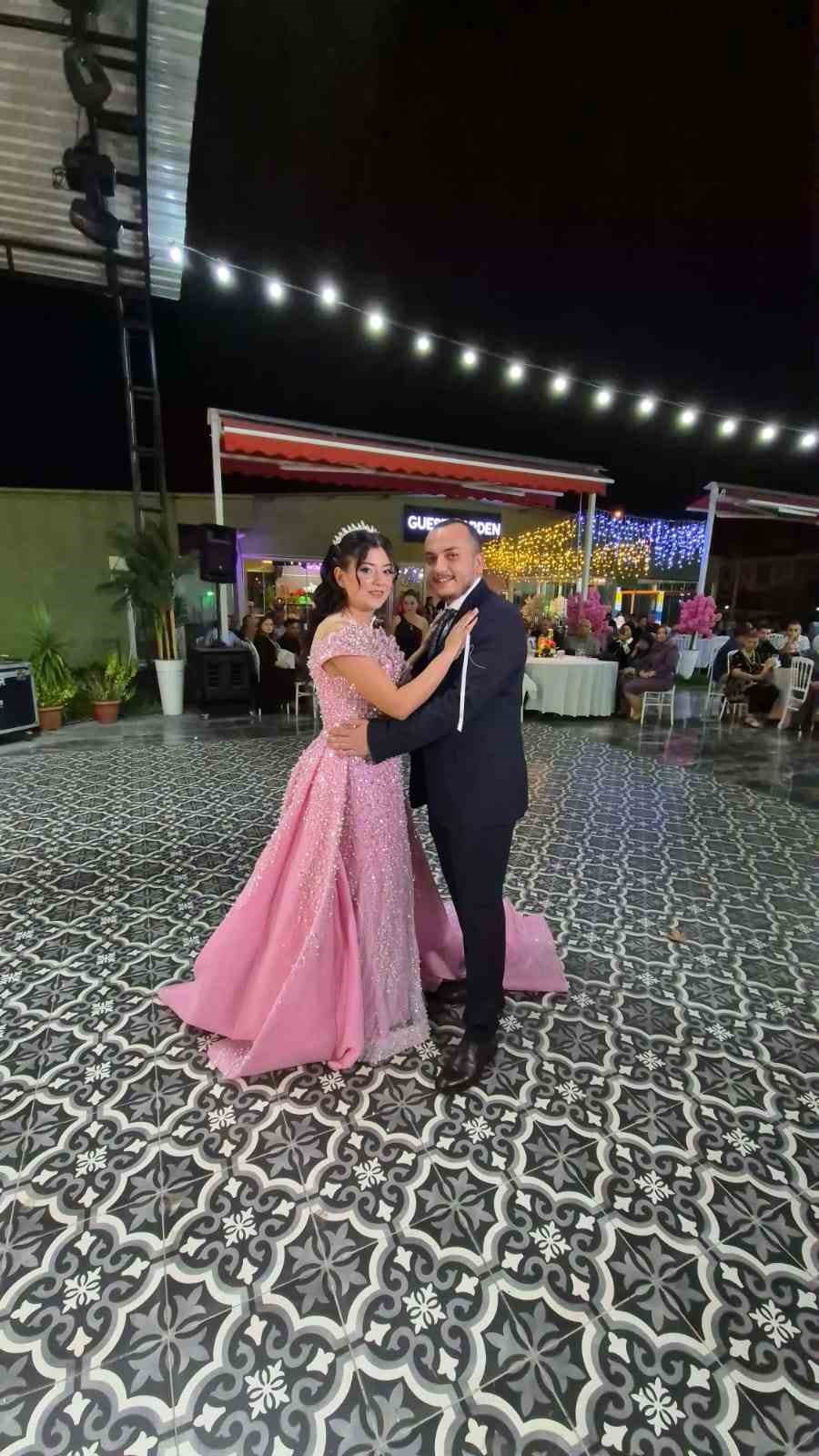 Eski TBMM Başkanı &Ccedil;i&ccedil;ek&rsquo;in esprili &ccedil;ıkışı geceye damga vurdu: "Meclis Başkanı racon keser, kurdele kesmez"
