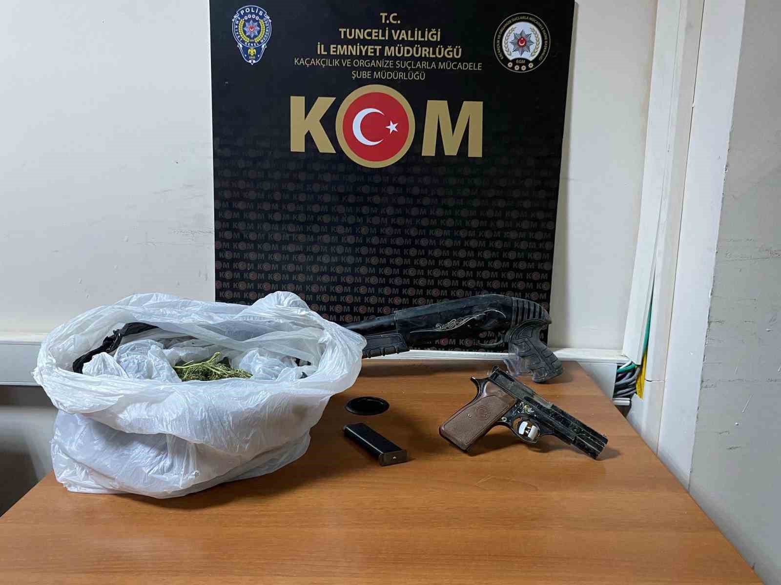 Tunceli’de toprağa gömülü halde silah ve uyuşturucu madde ele geçirildi