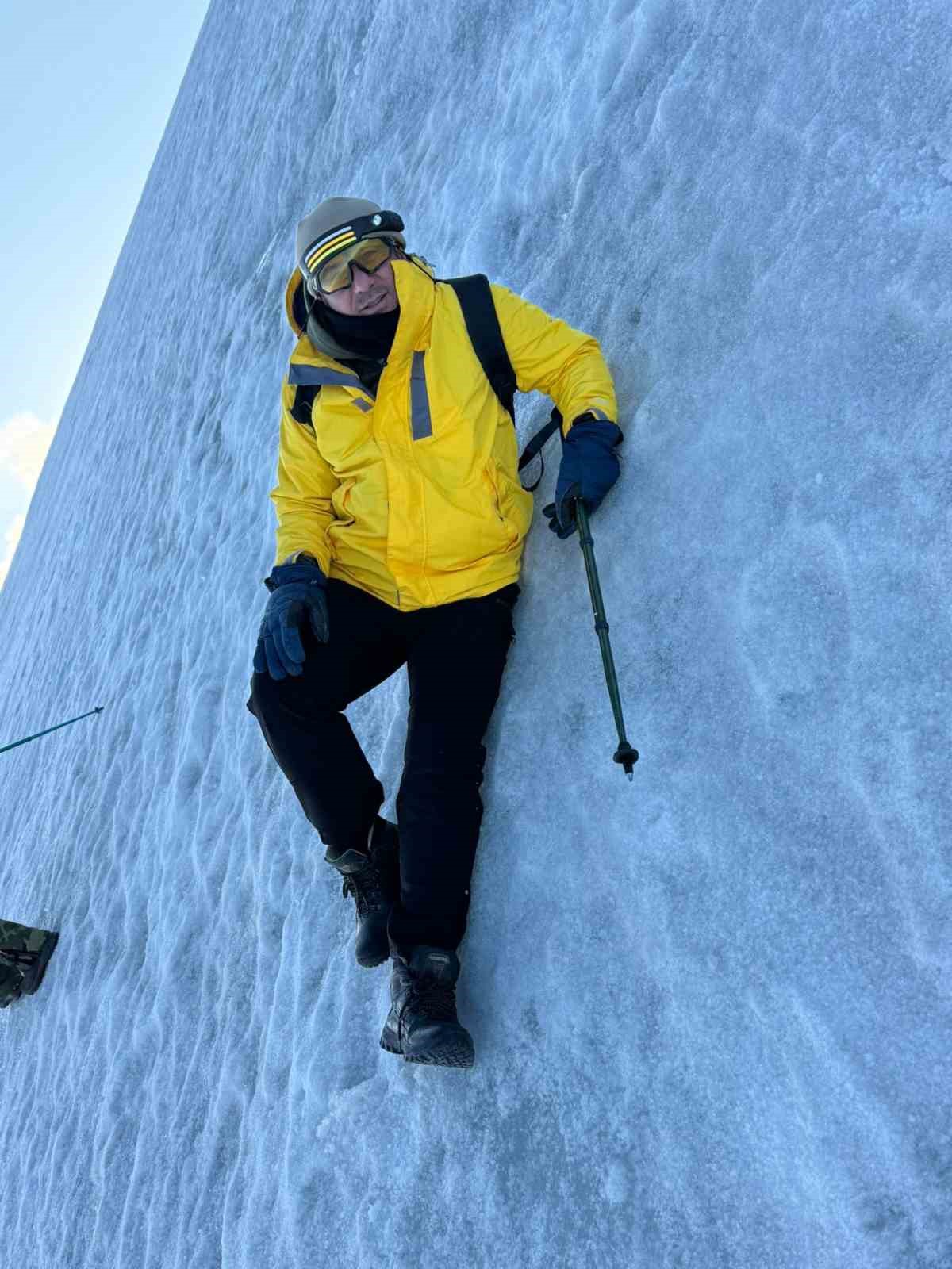 Ağrı Dağı’nda 4 günlük zirve yolculuğu
