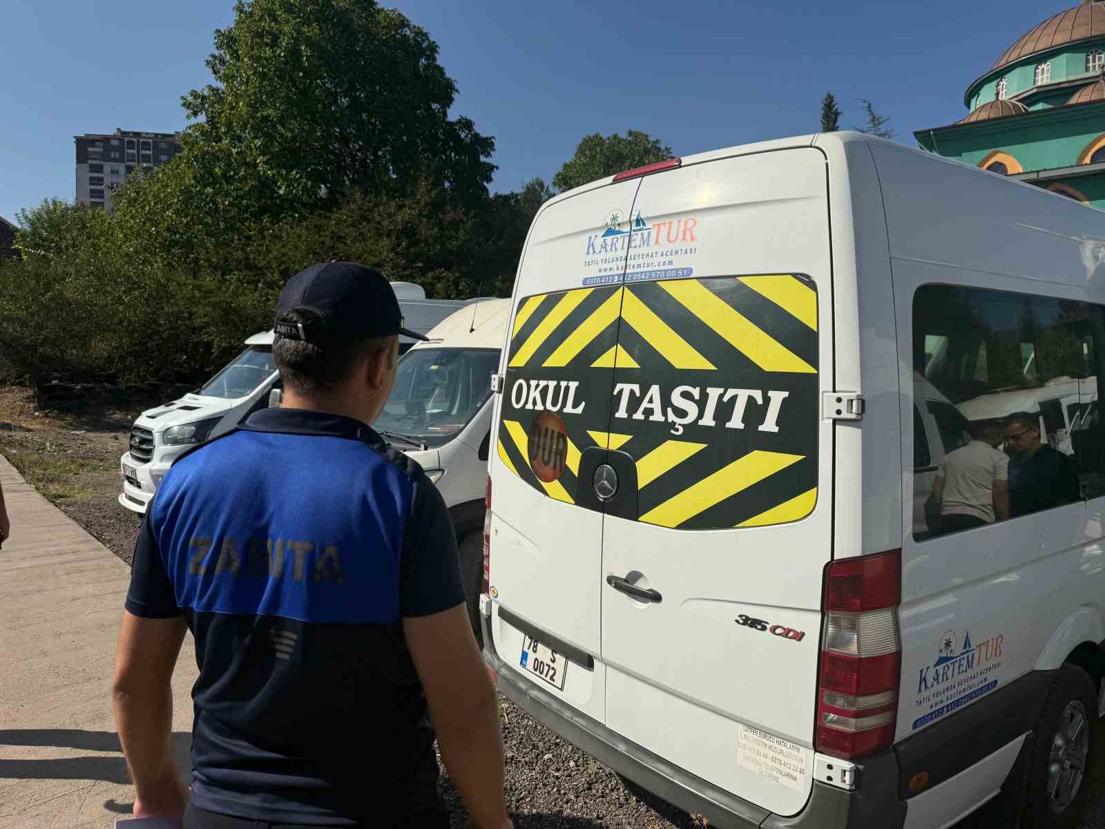 Karab&uuml;k Belediyesinden okul servislerine denetim
