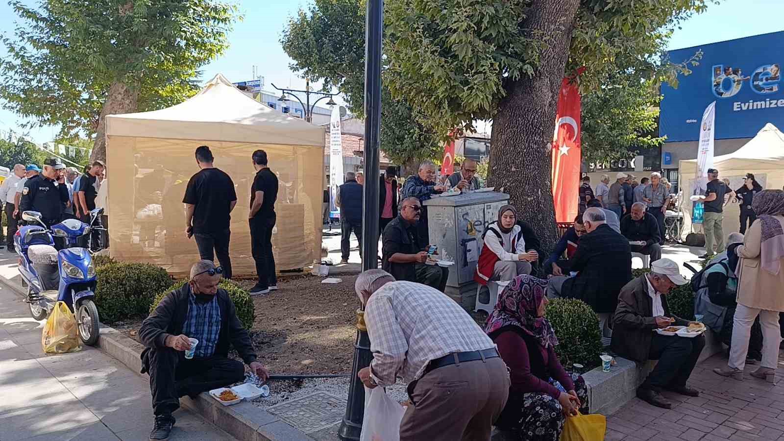 Kırşehir’de Ahi pilavı dağıtımında izdiham

