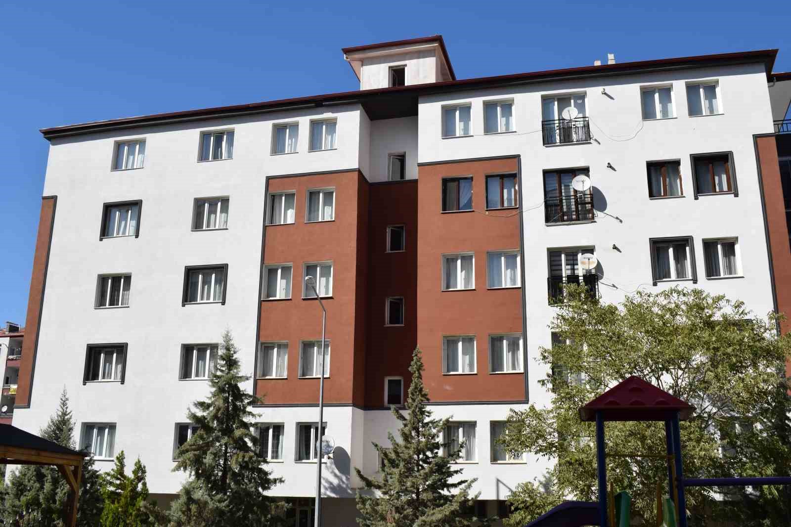 Malatya&rsquo;da kayıp şahıs, apartmanın &ccedil;atı katında &ouml;l&uuml; bulundu

