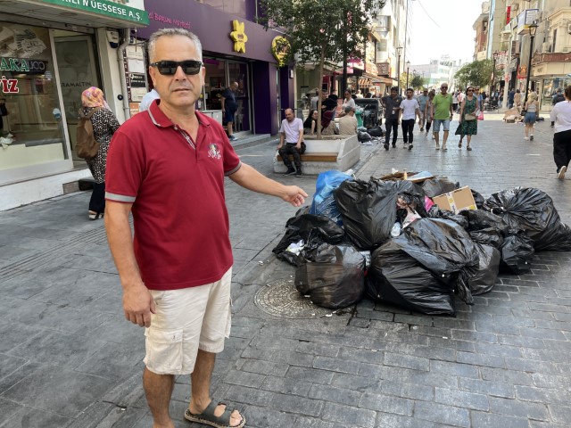 Çöp dağları Karşıyaka’ya uzandı