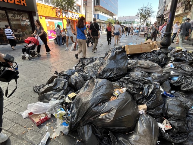 Çöp dağları Karşıyaka’ya uzandı