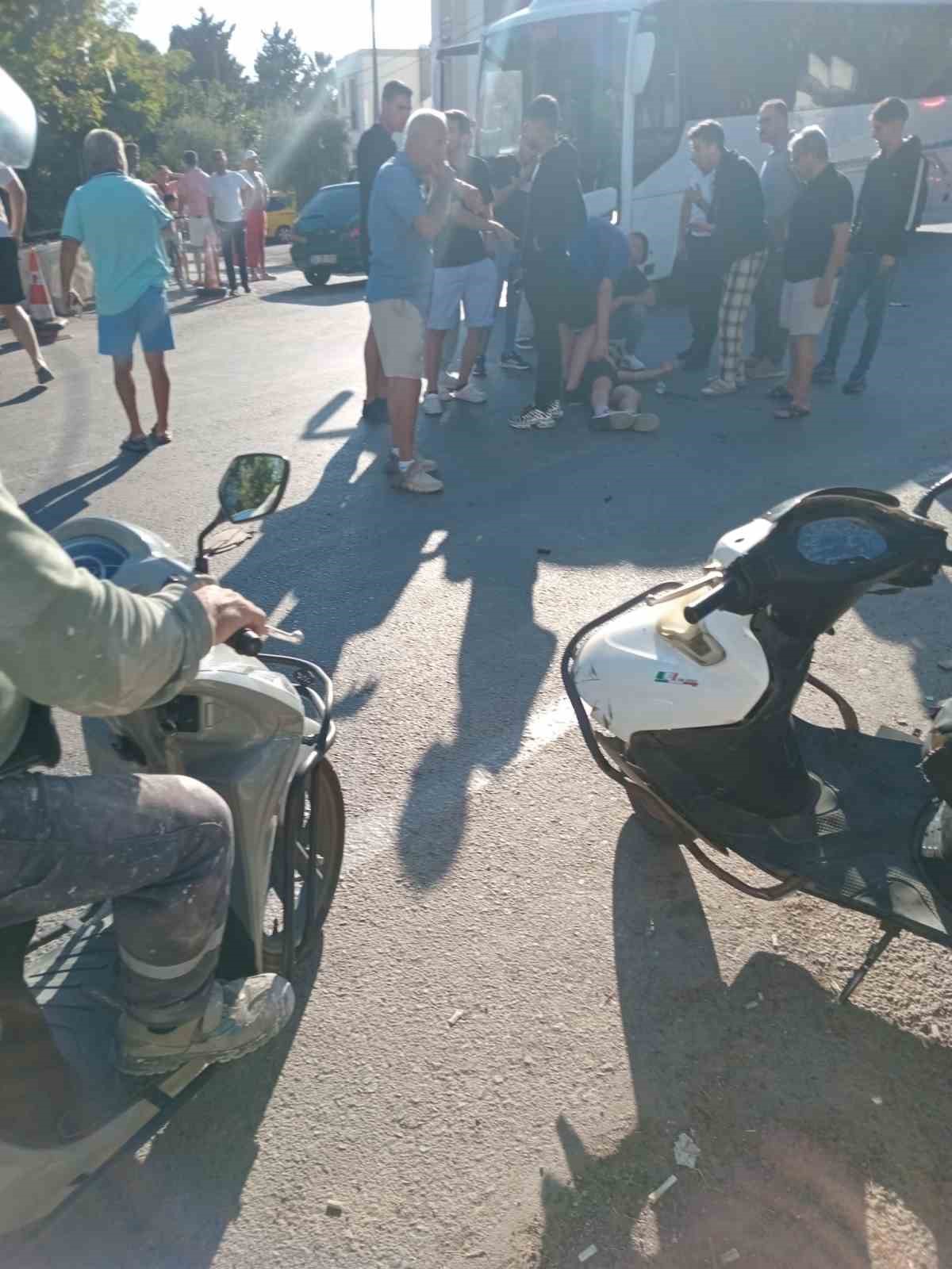 Bodrum&rsquo;da scooter ile motosiklet &ccedil;arpıştı: 3 yaralı
