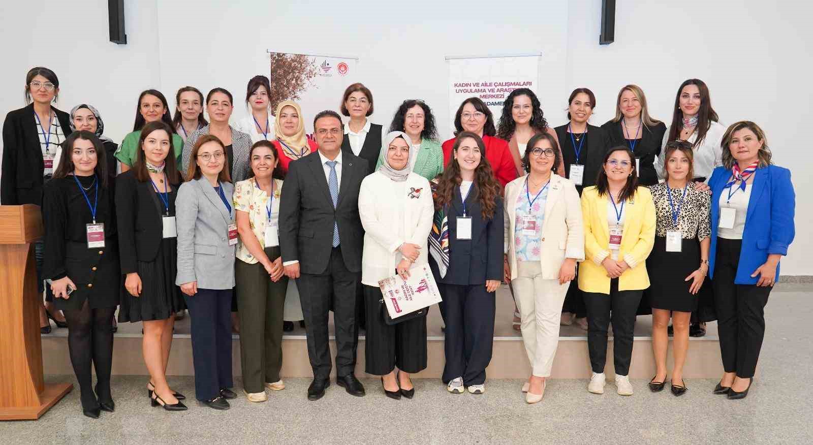 Kilis 7 Aralık &Uuml;niversitesi "Kadın ve Aile Dostu Kent &Ccedil;alıştayı"na ev sahipliği yaptı
